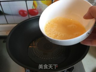 香椿虾仁炒蛋的做法步骤：4