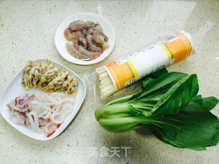 【温州】蛏子虾仁汤面的做法步骤：1