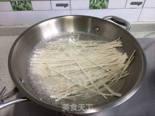 【温州】蛏子虾仁汤面的做法步骤：6