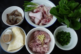 【广东】鸡腿馄饨浓汤煲的做法步骤：1