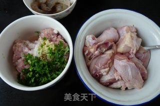 【广东】鸡腿馄饨浓汤煲的做法步骤：2