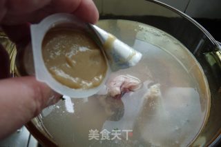 【广东】鸡腿馄饨浓汤煲的做法步骤：3