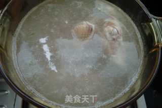 【广东】鸡腿馄饨浓汤煲的做法步骤：4