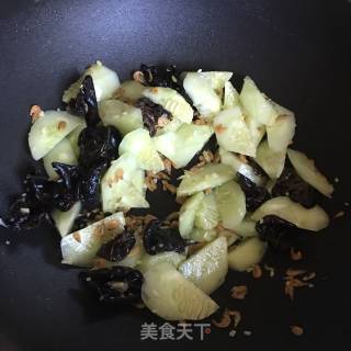 黄瓜木耳虾皮汤的做法步骤：7