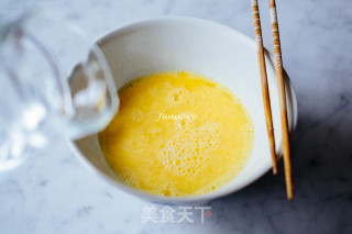 【上海】虾仁水蒸蛋的做法步骤：2