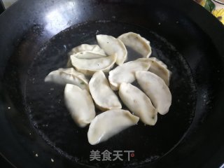 莴笋叶鸡蛋饺子的做法步骤：10