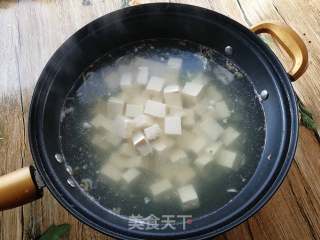 白菜心豆腐粉丝汤的做法步骤：4
