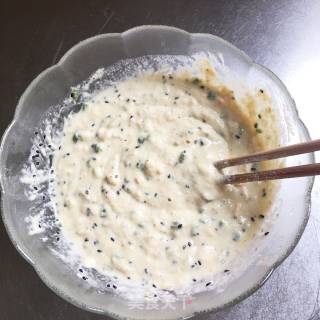 黑芝麻虾皮豆渣饼的做法步骤：4