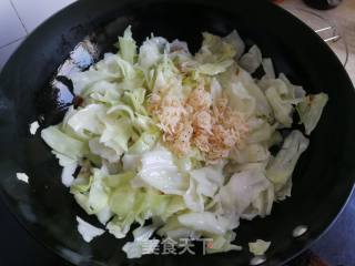 虾皮炒卷心菜的做法步骤：6