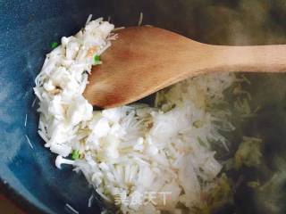 金针菇蛋花汤（宝宝的营养汤）的做法步骤：2
