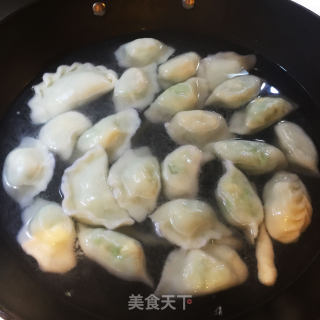 西葫芦鸡蛋水饺——肚子鼓鼓的大肚水饺看着都喜庆儿的做法步骤：13