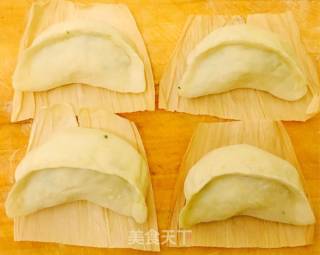 韭菜木耳鸡蛋虾皮蒸饺的做法步骤：8