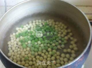 河虾仁炒鸡头米的做法步骤：3