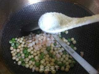 河虾仁炒鸡头米的做法步骤：10