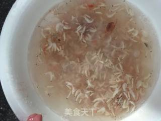 青椒炒虾皮的做法步骤：2