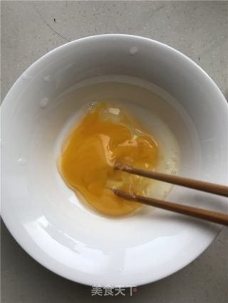 小葱虾皮蒸鸡蛋的做法步骤：1