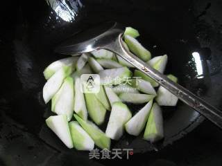 紫菜虾皮煮长瓜 的做法步骤：4
