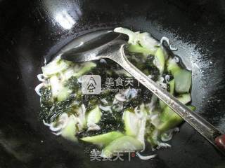 紫菜虾皮煮长瓜 的做法步骤：8