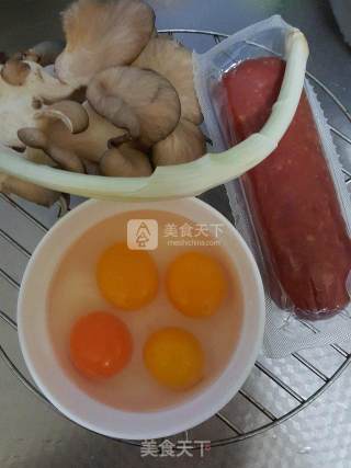 平菇炒鸡蛋的做法步骤：1