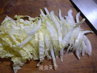 韭菜虾皮炒白菜的做法步骤：2