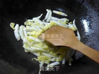 韭菜虾皮炒白菜的做法步骤：3