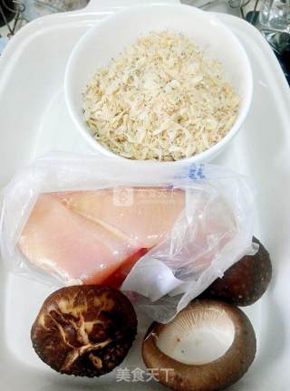 健康饮食——香菇鸡肉虾皮粉的做法步骤：1