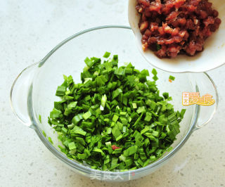 元宵节必吃喜庆三鲜元宝饺子的做法步骤：4