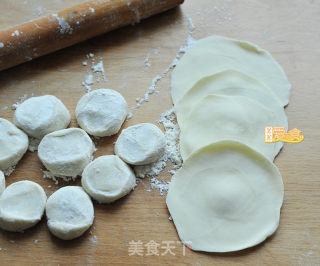 元宵节必吃喜庆三鲜元宝饺子的做法步骤：7