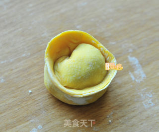 元宵节必吃喜庆三鲜元宝饺子的做法步骤：10