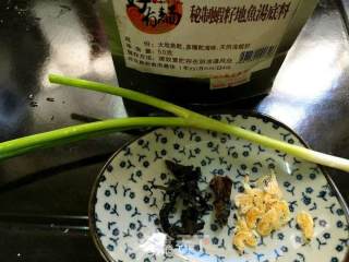 港式蚝油虾籽捞面--配大地鱼汤的做法步骤：5