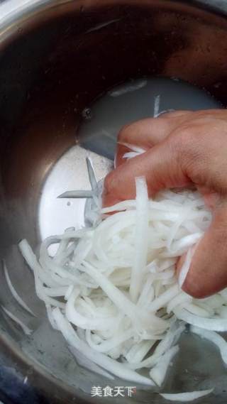 无油的萝卜丝虾皮汤的做法步骤：3