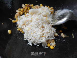 虾仁玉米炒饭的做法步骤：10