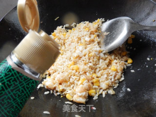 虾仁玉米炒饭的做法步骤：12