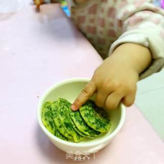 宝宝辅食之菠菜虾皮鸡蛋饼的做法步骤：7