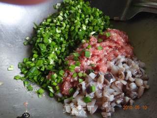 韭菜海鲜馄饨的做法步骤：4