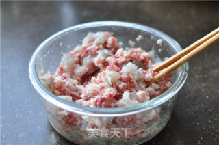 虾肉荠菜灌汤饺的做法步骤：3