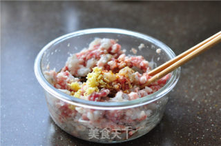 虾肉荠菜灌汤饺的做法步骤：4