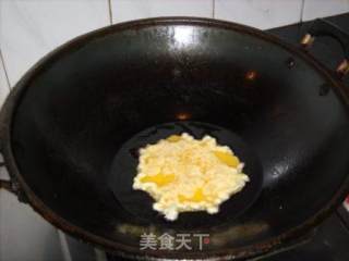 虾仁炒鸡蛋的做法步骤：3