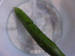 虾皮拌青瓜的做法步骤：2
