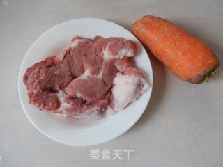 胡萝卜鲜肉馄饨的做法步骤：1