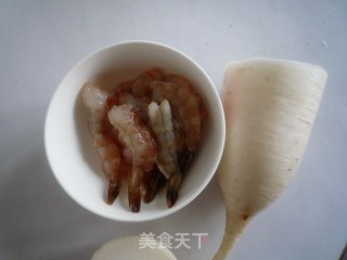 虾仁粉丝萝卜汤的做法步骤：1
