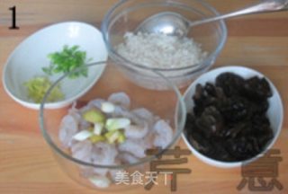 木耳鲜虾粥的做法步骤：1