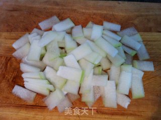 蟹味菇虾皮冬瓜汤的做法步骤：2