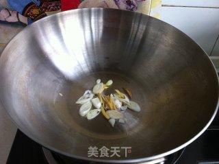 蟹味菇虾皮冬瓜汤的做法步骤：4