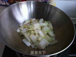 蟹味菇虾皮冬瓜汤的做法步骤：6