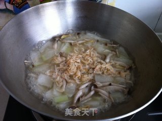 蟹味菇虾皮冬瓜汤的做法步骤：11