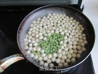 虾仁青豆莲子米的做法步骤：6