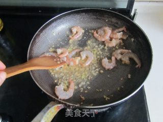 虾仁青豆莲子米的做法步骤：9