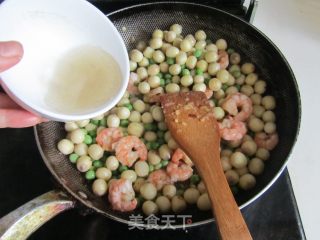 虾仁青豆莲子米的做法步骤：11