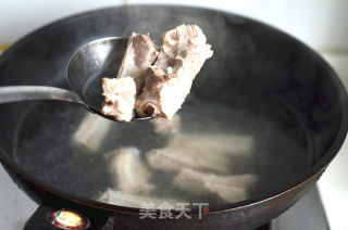 汤浓肉香的火锅更好吃-----猪排火锅的做法步骤：1